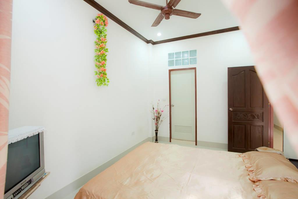 New Era Guesthouse Phuket Exterior photo